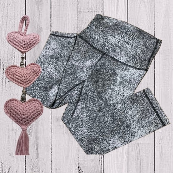 🖤🎉🖤 Lululemon Black White High Rise (looks Gray) Spray Dye Crops - Picture 7 of 8